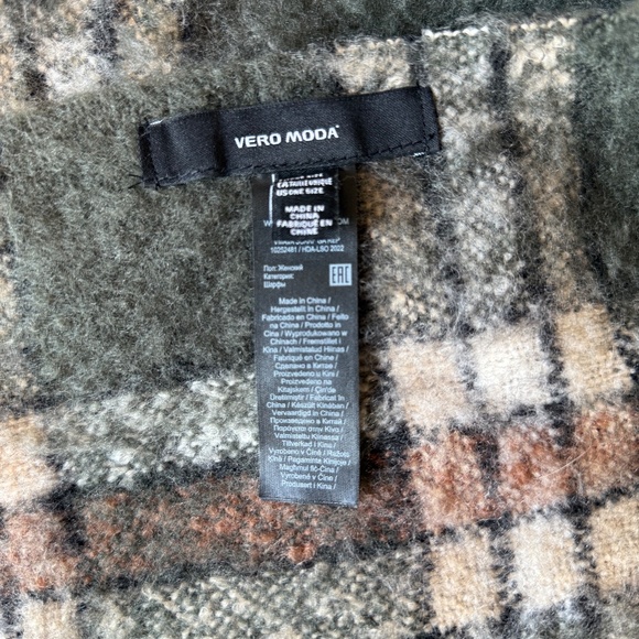 Vero Moda Flannel Scarf - Picture 2 of 2